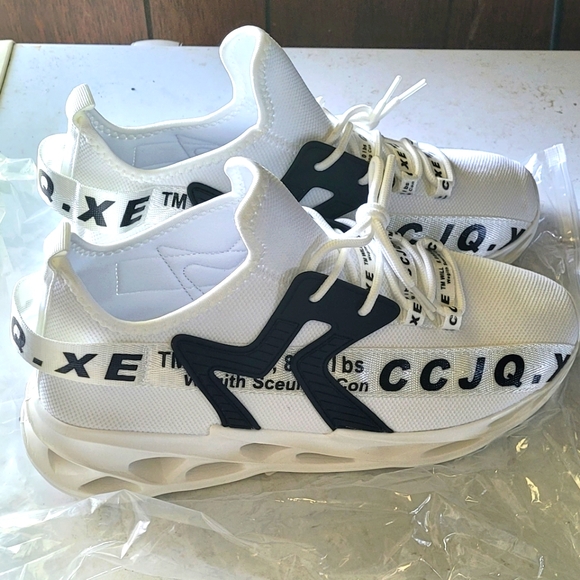 White Stylish Running Shoes - Picture 1 of 4